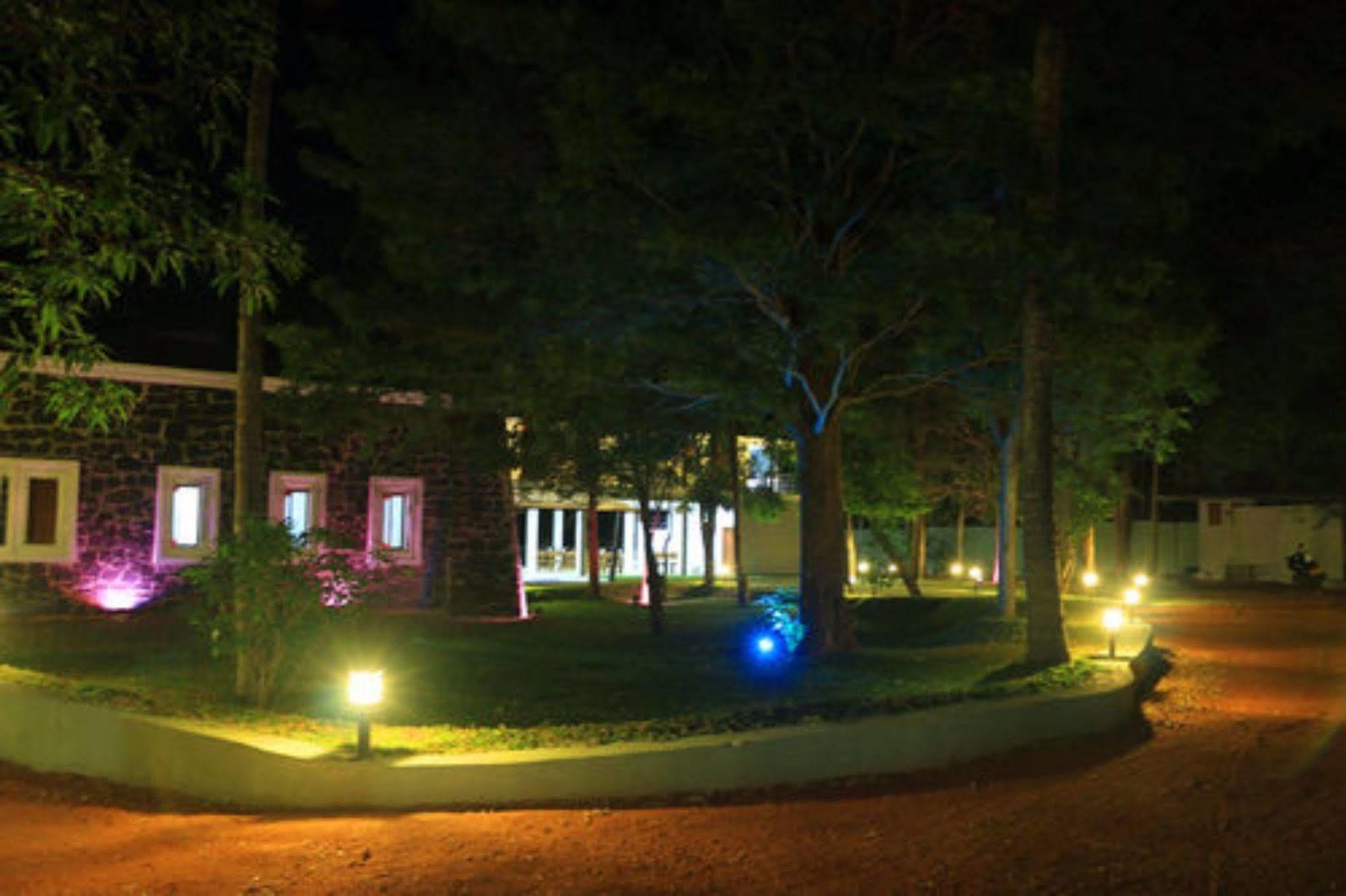 Athena Lake By Seedevi Dambulla Buitenkant foto